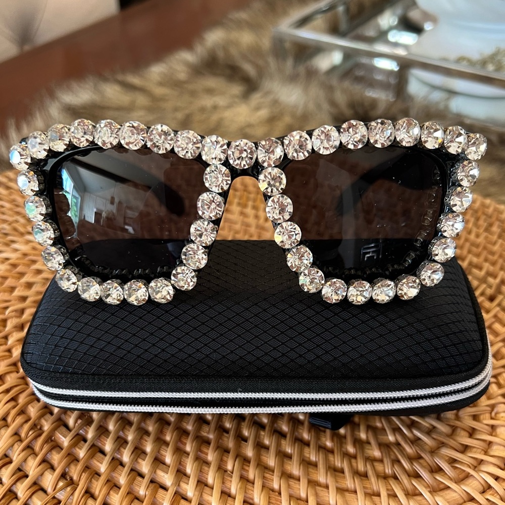 NEW RHINESTONE RIMMED SUNGLASSES 💎💎